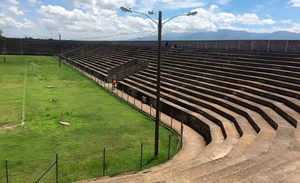 Estadios hondureños en pésimas condiciones en los que se juega fútbol profesional