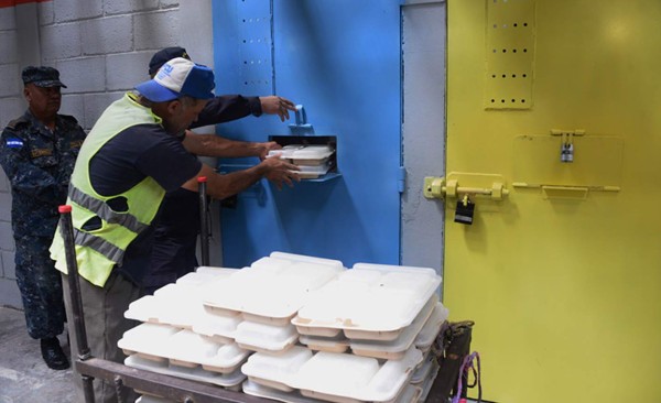 INFORME ESPECIAL: Así es la vida dentro de la nueva prisión de Honduras: El Pozo 3