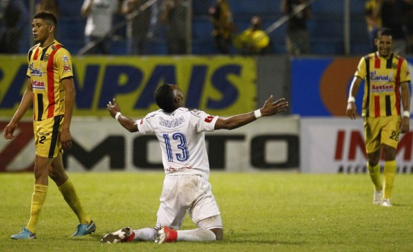 Real EspaÃ±a VS Olimpia - clÃ¡sico Jornada No. 7 TORNEO CLAUSURA 2018 , -En un vibrante juego en el MorazÃ¡n, el Olimpia derrotÃ³ por la mÃ­nima diferencia al Real EspaÃ±a.- 13 Carlos Costly - Getsel Montes
