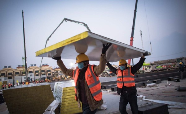Así marcha la construcción del hospital exprés en Wuhan para frenar el coronavirus