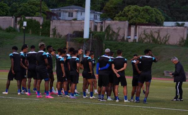 Imagen del entrenamiento de la Selección Nacional esta tarde en Kingston. Foto: Fenafuth