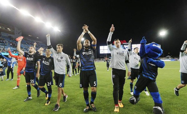 Los 'curiosos' números de camiseta que usan los legionarios hondureños