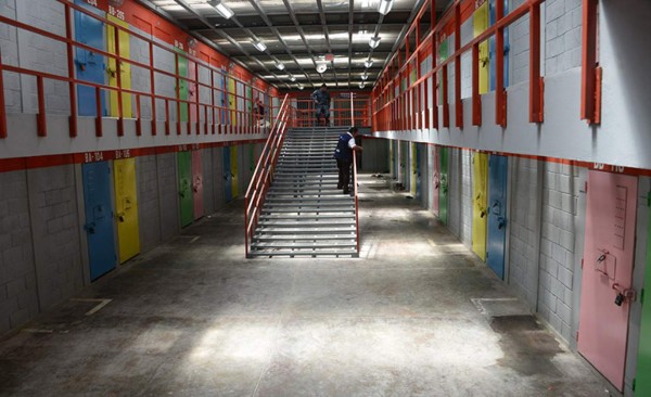 INFORME ESPECIAL: Así es la vida dentro de la nueva prisión de Honduras: El Pozo 3