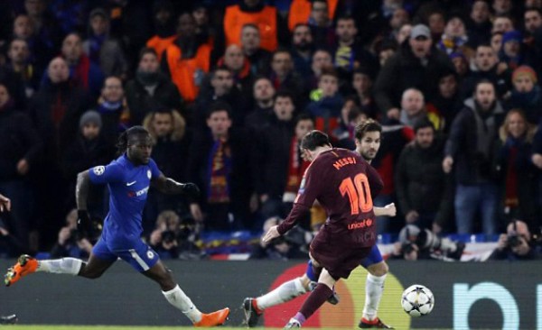 EN FOTOS: La locura de Messi en Stamford Bridge y el saludo a Conte