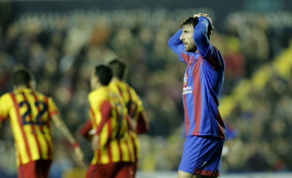 Con triplete de Tello, Barcelona vence 4-1 al Levante en Copa del Rey