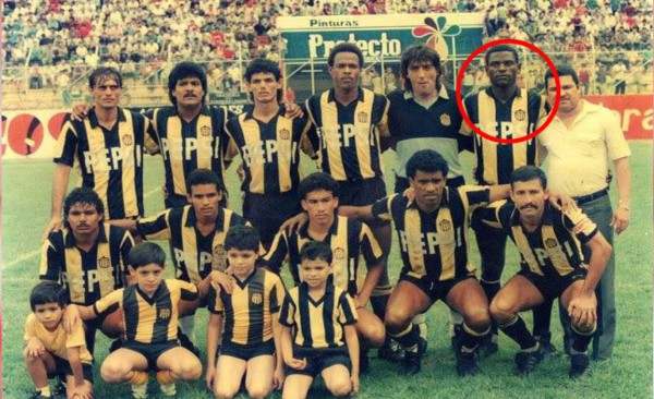 ¡Hasta con banca lujosa! El 11 histórico del Real España para presidente Elías Burbara