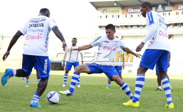 Honduras afina preparación en el estadio Olímpico