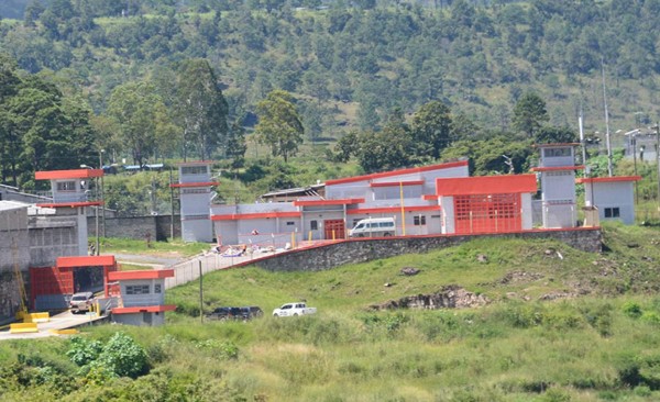 INFORME ESPECIAL: Así es la vida dentro de la nueva prisión de Honduras: El Pozo 3