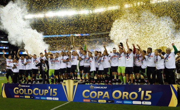 Las fotos curiosas de la celebración de los jugadores de México tras ganar la Copa Oro