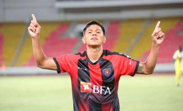 La FIFA falló a favor del Zulia y le prohibió jugar con el 1 de Agosto en cualquier competencia, sin embargo el jugador apeló ante el TAS y lo volvió a habilitar a la espera de revisar su caso.