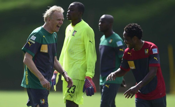 Dos jugadores de Camerún se quedaron botados en el hotel