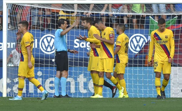FOTOS: La alegría de Ansu Fati, el gesto de Piqué y la dura batalla entre Osasuna y Barcelona