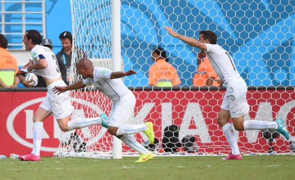 Uruguay le ganó a Italia 1-0 y se clasificó a los octavos