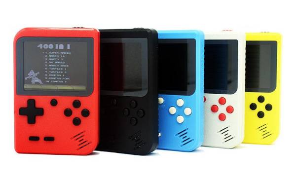 Estas consolas piratas traen preinstalados hasta 400 juegos que, en realidad, no son distintos entre sí, sino el mismo juego con otro nombre y otros colores.