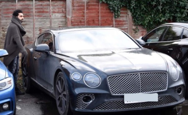 En Inglaterra comparan la millonaria colección de autos que tienen Salah y Son Heung-Min