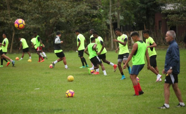 MERCADO: Motagua, Honduras, Olimpia fichan, Parrillas presenta argentino
