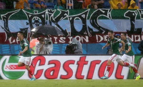 MUNDIAL: México le gana al árbitro y a Camerún