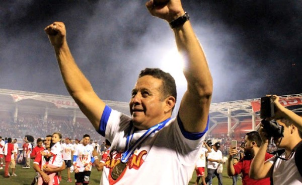 ¡Pedro Troglio en camino al tri! Estos son lo entrenadores tricampeones en Centroamérica a los que podría sumarse