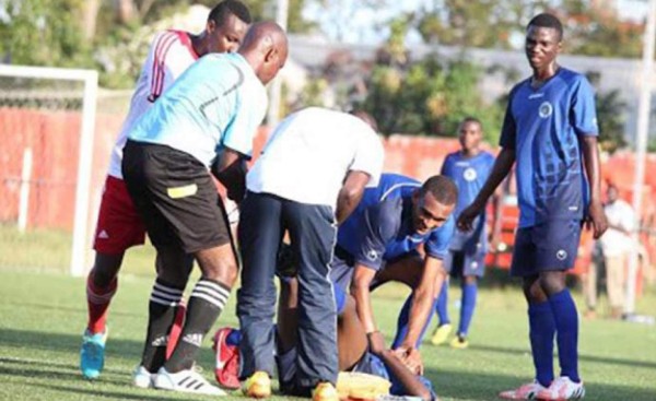 Impactante: Futbolista muere en pleno campo de un fulminante infarto