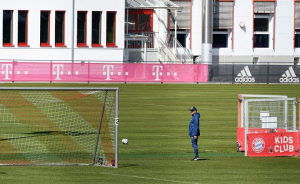 ¿Y el coronavirus? Sin abrazos y en grupos, así fue el entrenamiento del Bayern Munich