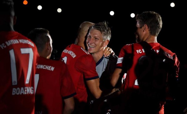¡ETERNO! La emotiva despedida del Bayern Munich a Bastian Schweinsteiger en el Allianz Arena