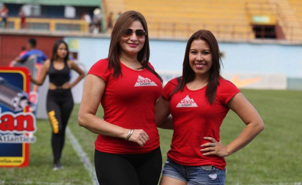 NO SE VIO POR TV: ¿Pinto viendo a Costly? Las fotos más curiosas en Honduras