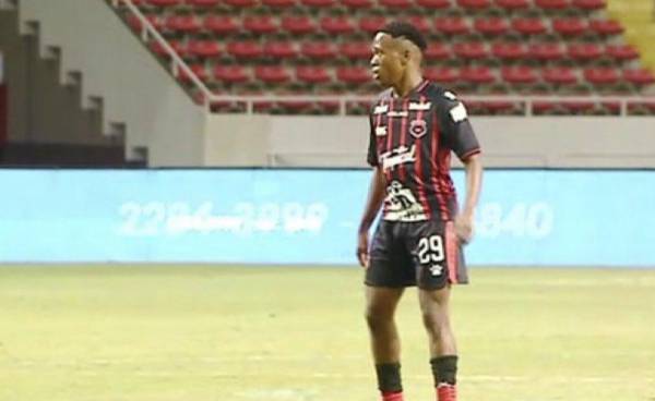 Alajuelense propina paliza al Guanacasteca y es líder en Costa Rica; los hondureños Alex López y Bryan Félix vieron acción