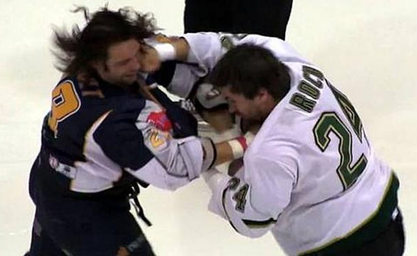 VIDEO: Violenta pelea a puño limpio termina a abrazos