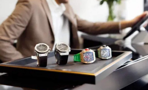 Pasó a ser millonario vendiendo relojes tras jugar con Cristiano Ronaldo y retirarse a los 24 años&nbsp;&nbsp;