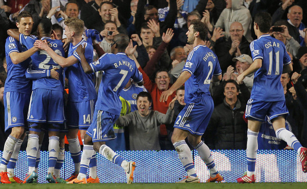 Chelsea golea al Tottenham y mantiene la punta en Inglaterra