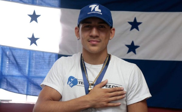 VIDEO: Así canta el Himno Nacional el boxeador hondureño Teófimo López