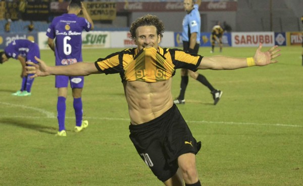 Diego Forlán, tentado para irse a jugar a India