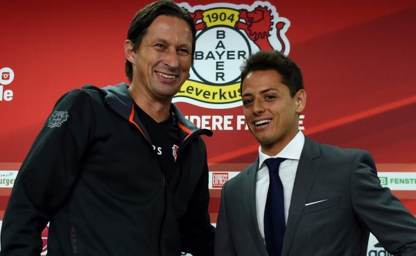 Chicharito Hernández fue presentado con el Bayer Leverkusen