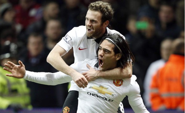 Falcao anota y salva al Manchester United de una derrota