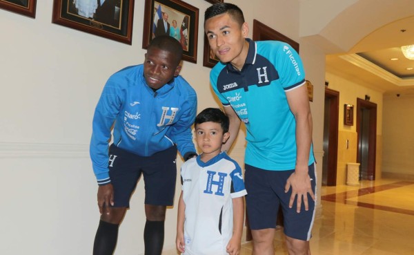 Aficionados catrachos dan ánimo a jugadores de la Selección de Honduras