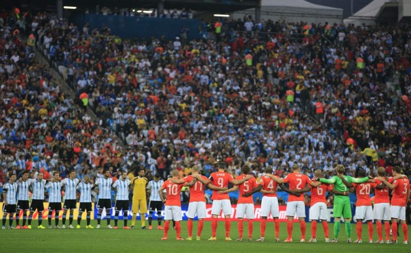 Homenaje a Di Stéfano antes de semifinal entre Argentina y Holanda