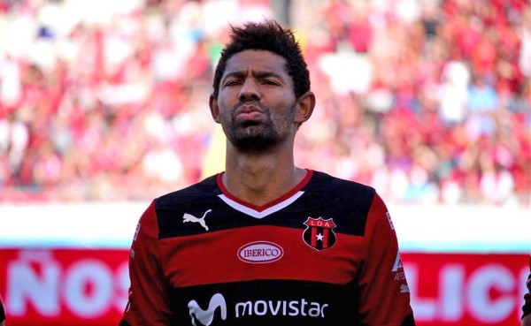El volante costarricense Armando 'Caya' Alonso se retira del fútbol
