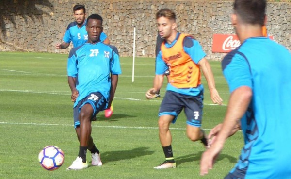 Hondureño Darixon Vuelto anota nuevamente con el Tenerife de España