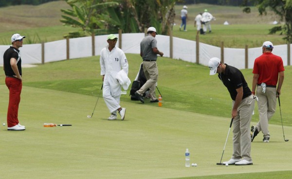 El calor arropa a los golfistas en el Honduras Open
