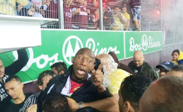 Jerry Palacios denuncia agresión de aficionados del Saprissa