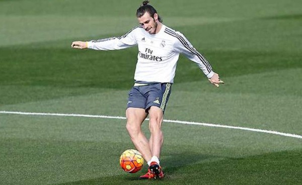 Gareth Bale hace trabajo de campo en solitario