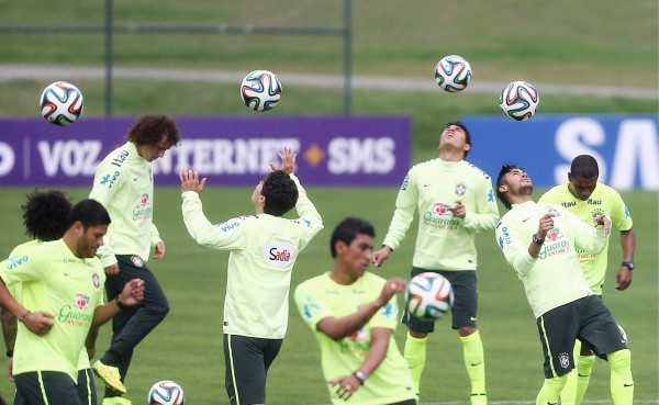 Brasil realizó su primer entrenamiento bajo una intensa lluvia