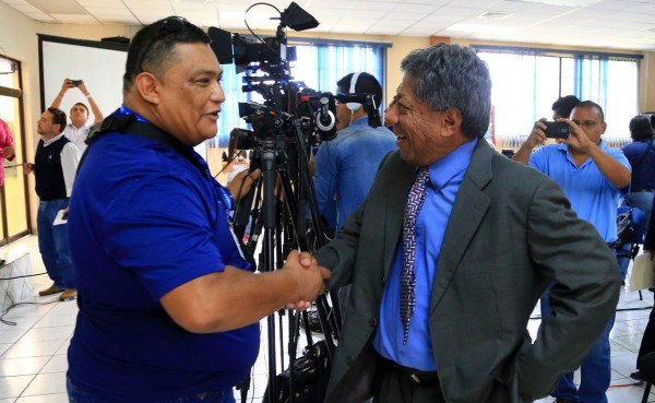 Prensa salvadoreña: 'Primitivo Maradiaga es la esperanza para vencer a Honduras'