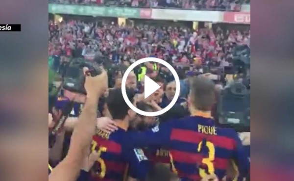 VIDEO: Así celebraron los jugadores del Barcelona su título de campeón en España