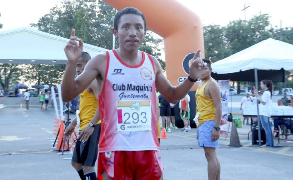 Un guatemalteco fue el ganador de la media maratón de la UTH