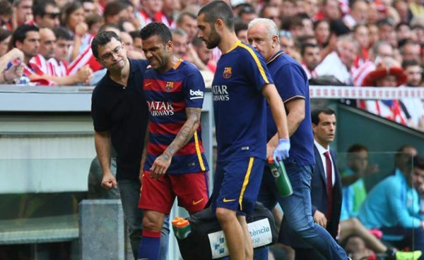 Dani Alves sufre una lesión en el aductor de la pierna derecha