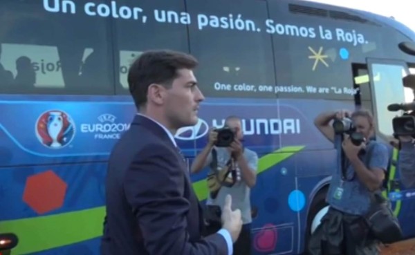 Jugadores de la selección española le hacen una broma a Casillas