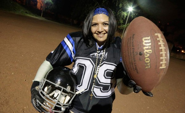 Osiris, una mamá muy atlética y aficionada del fútbol americano