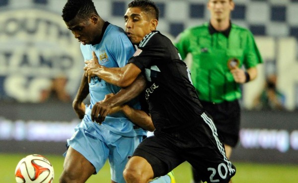 Jorge Claros hizo su debut contra el Manchester City