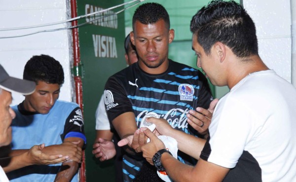 Gran plaga de zancudos en el estadio Excélsior